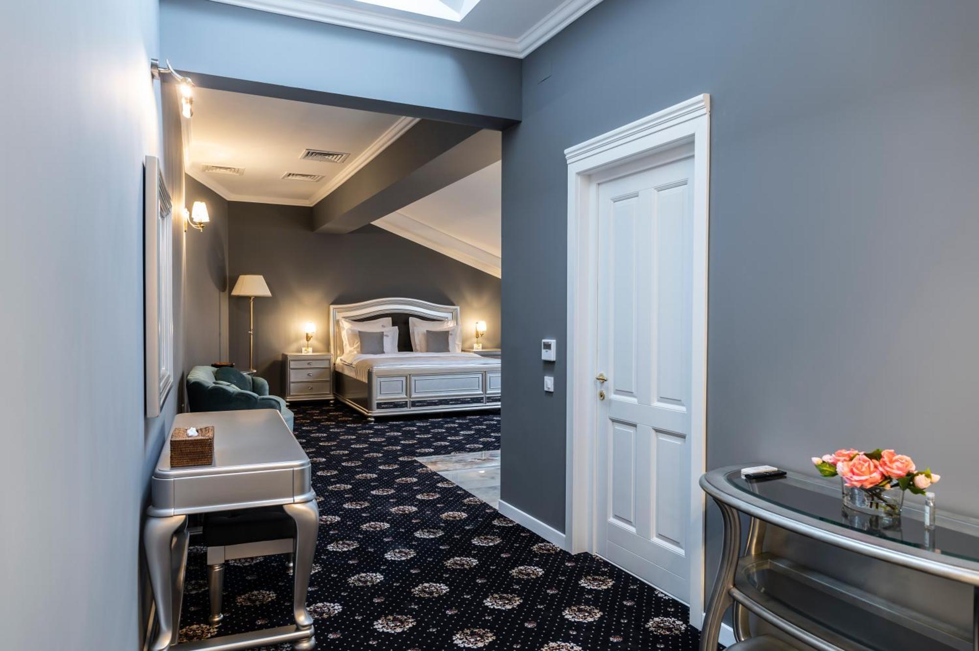 Sir Luxury Boutique Hotel Braila Exterior photo