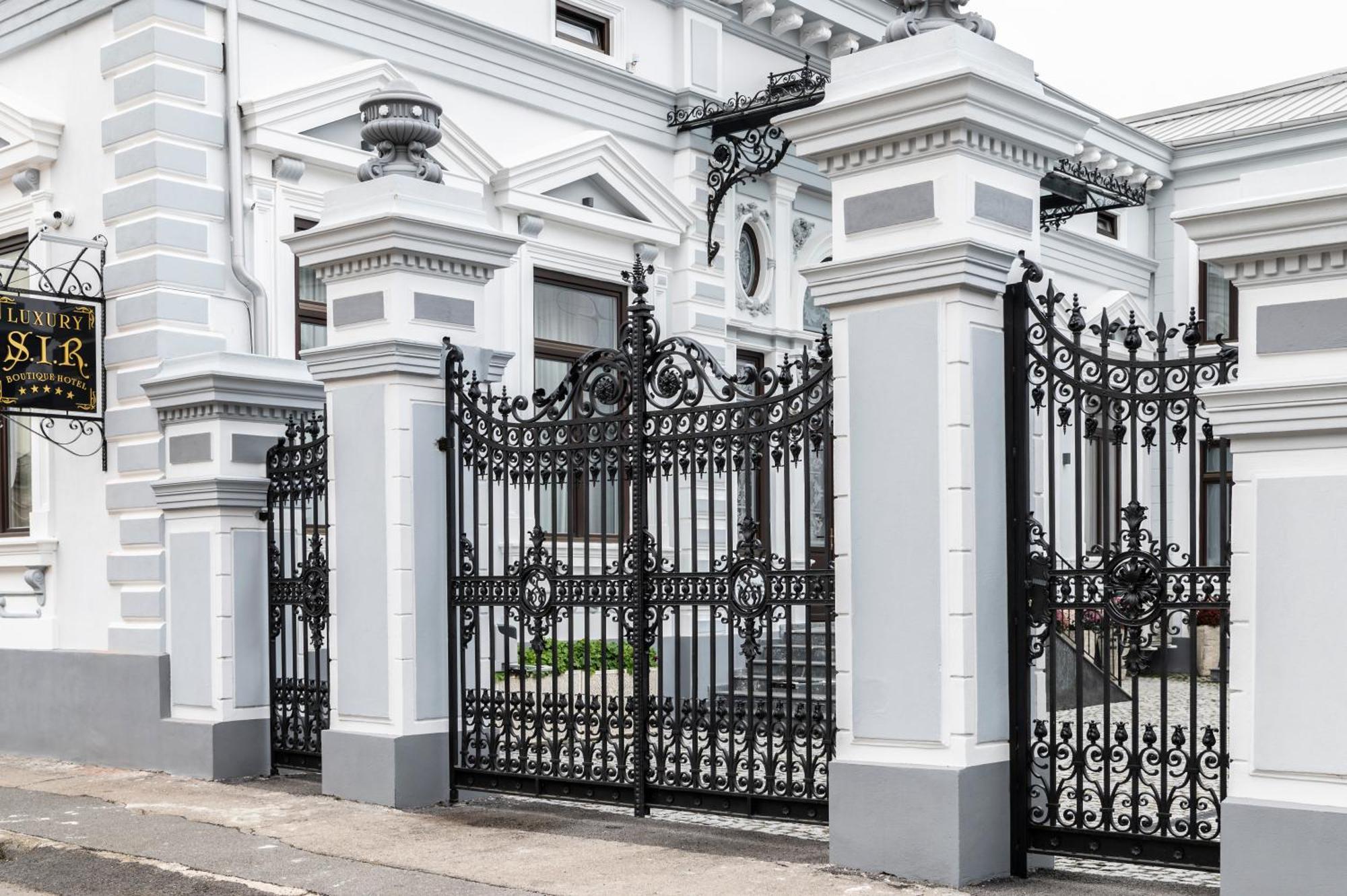Sir Luxury Boutique Hotel Braila Exterior photo